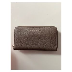 Michael Kors Jet Set Travel Phone Wallet Wristlet